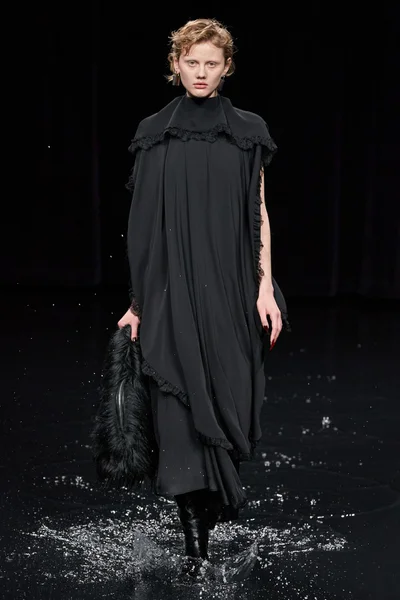 Look 27